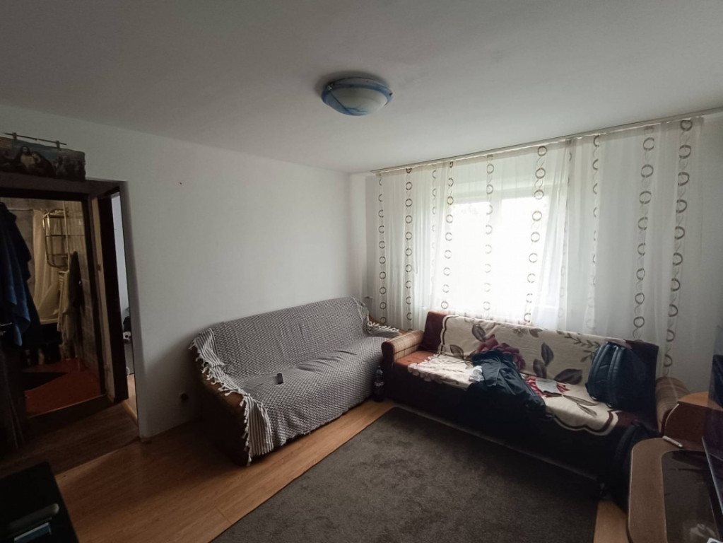 Apartament de 2 camere ( Izolat interior-exterior )-Piata Re