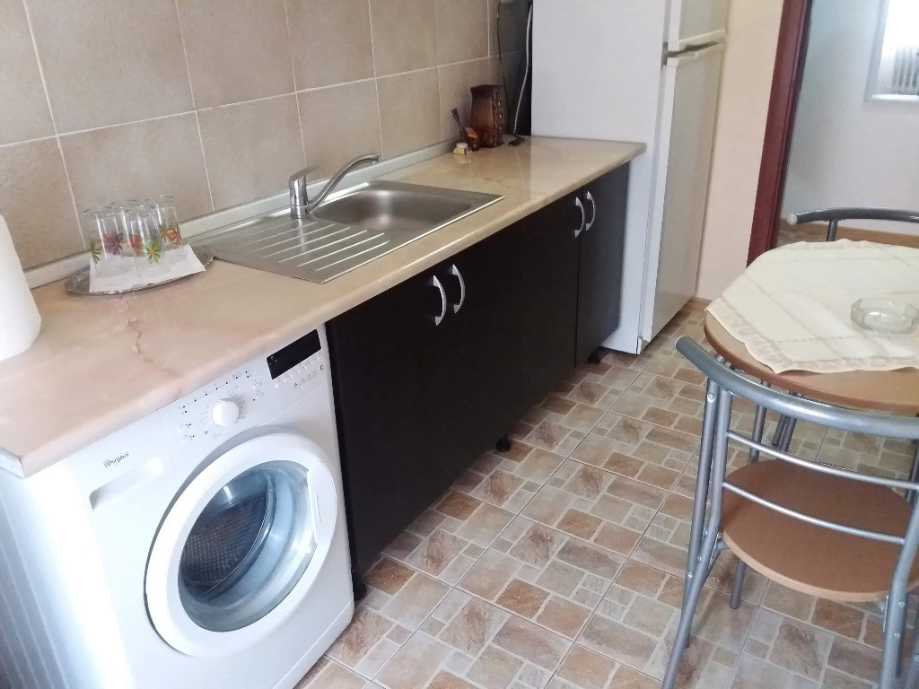 Garsonieră decomandată complet mobilată și utilată, 1 Mai, etajul 1