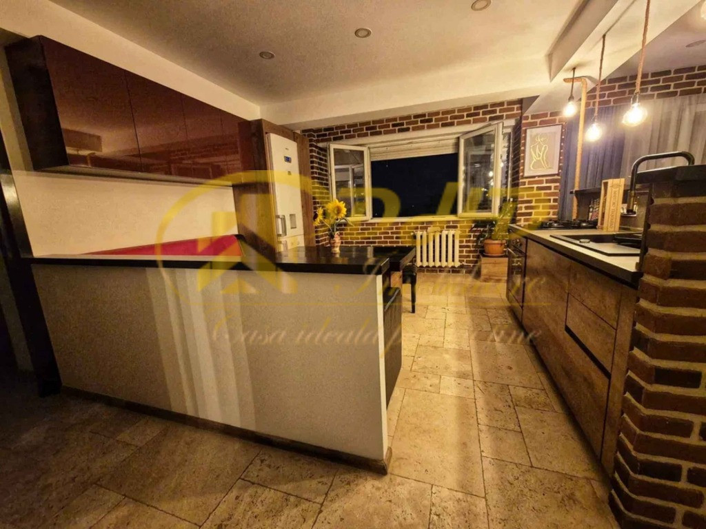 Inchiriez apartament 3 camere Podu Roș (sens Giratoriu), Lux