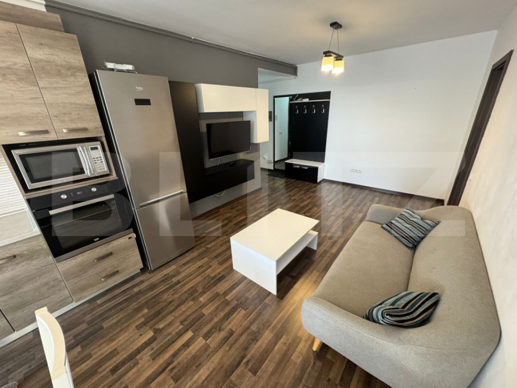 Apartament 3 camere, etaj intermediar, bloc nou