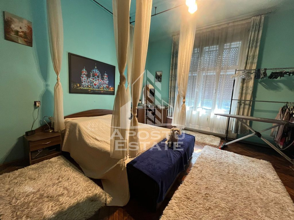 Casa individuala 7 camere, 3 bai, garaj, teren 1129 mp, z...