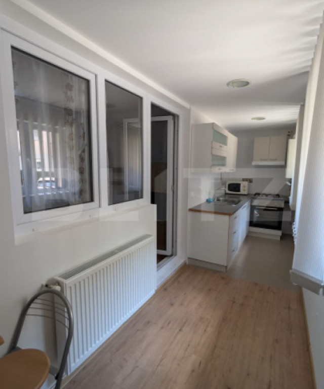 Apartament cu 3 camere, 64 mp, zona Colegiul National Consta