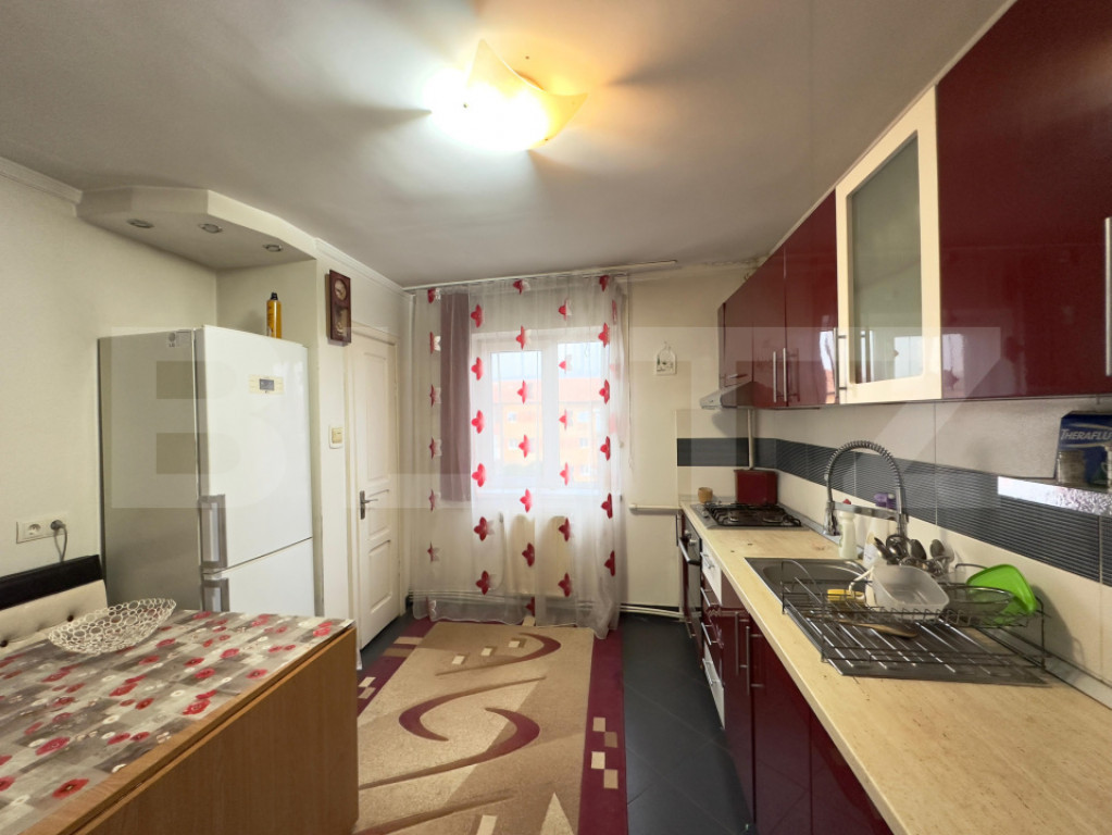 Apartament de închiriat cu 3 camere decomandat, 81 mp - zon