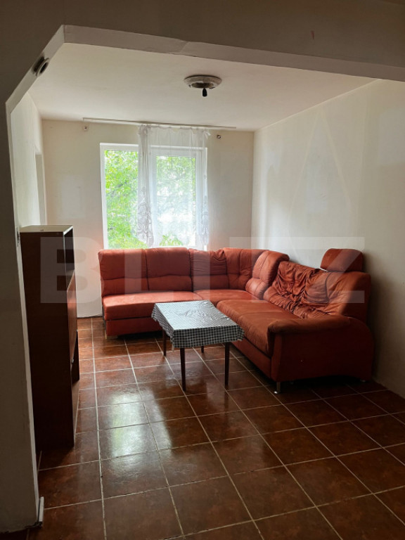 Apartament de vanzare cu 4 camere, 77 mp, partea de jos a or