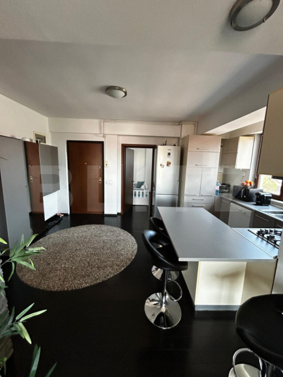 Apartament 3 camere, decomandat, mobilat și utilat complet