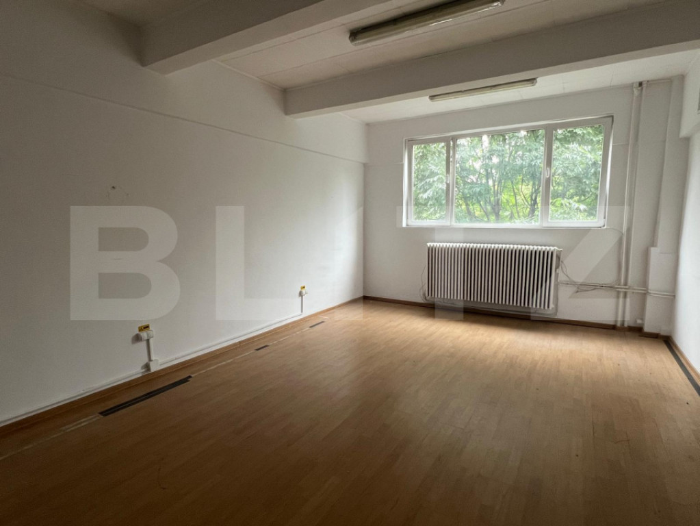 Spațiu de birou, 26 mp, zona P-ța 1 Mai