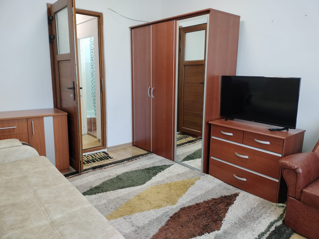 Camera de camin cu baie proprie - Zona Noua