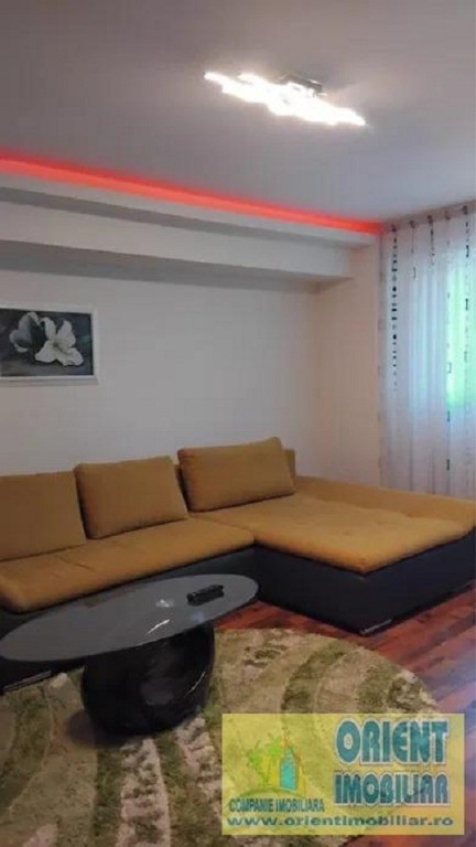 Trocadero, decomandat, 2 camere, gaze, mobilat, vanzari Constanta