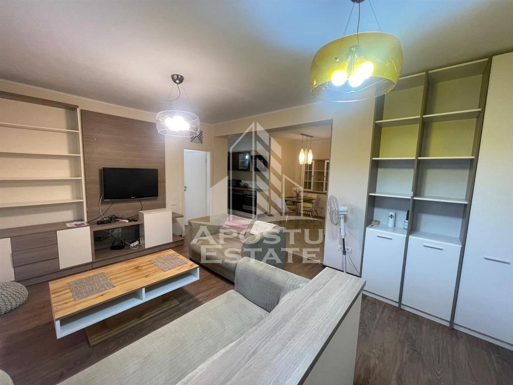 Apartament cu 3 camere la curte in zona Complexului Stude...