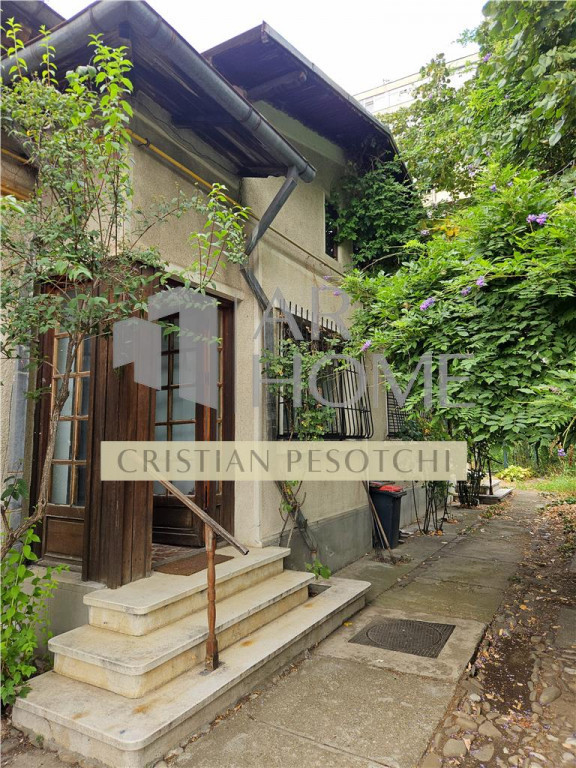 Casa individuala, 3 camere, 120 mp utili, teren 250 mp, Trai