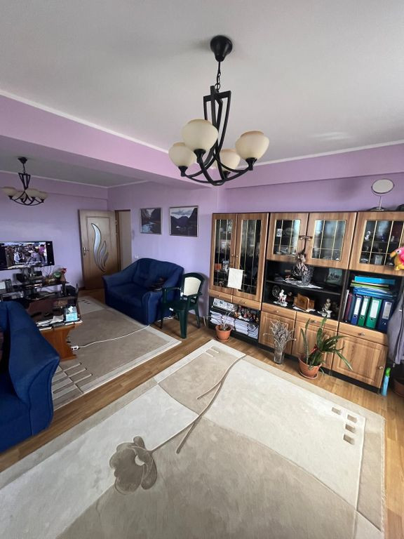 Aoartament cu 4 camere FOARTE MARE inel 1