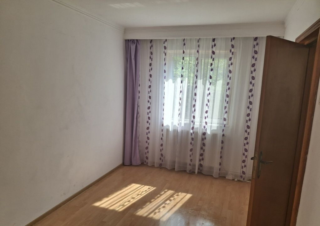 Apartament 3 camere -Casa de Cultura -etaj intermediar