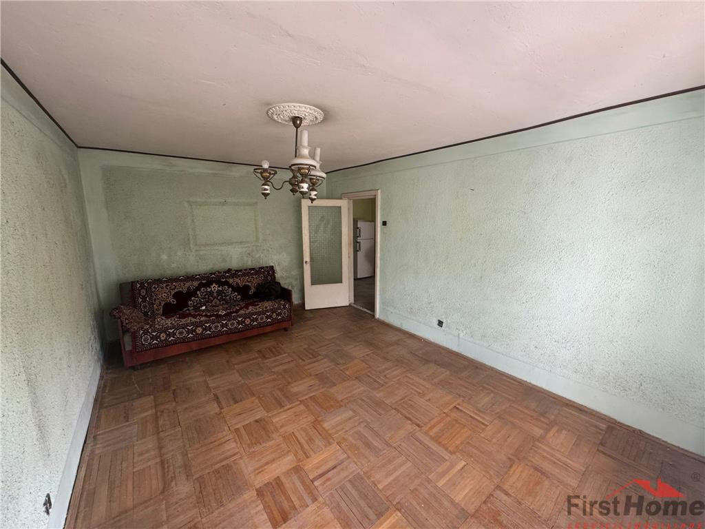 Ap 3 cam zona Longinescu-Gara,et 1/3,75 mp utili,an 1988, ne