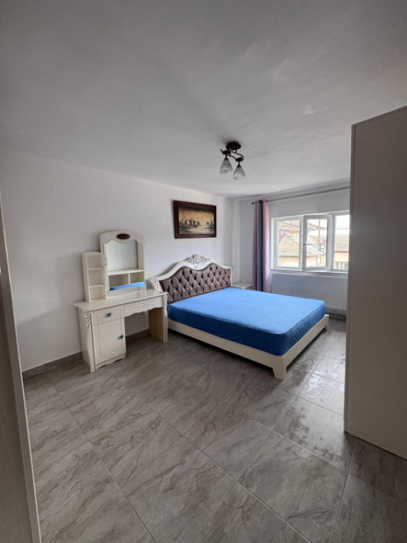 Apartament de inchiriat, cu 2 camere, 53 mp, Siret