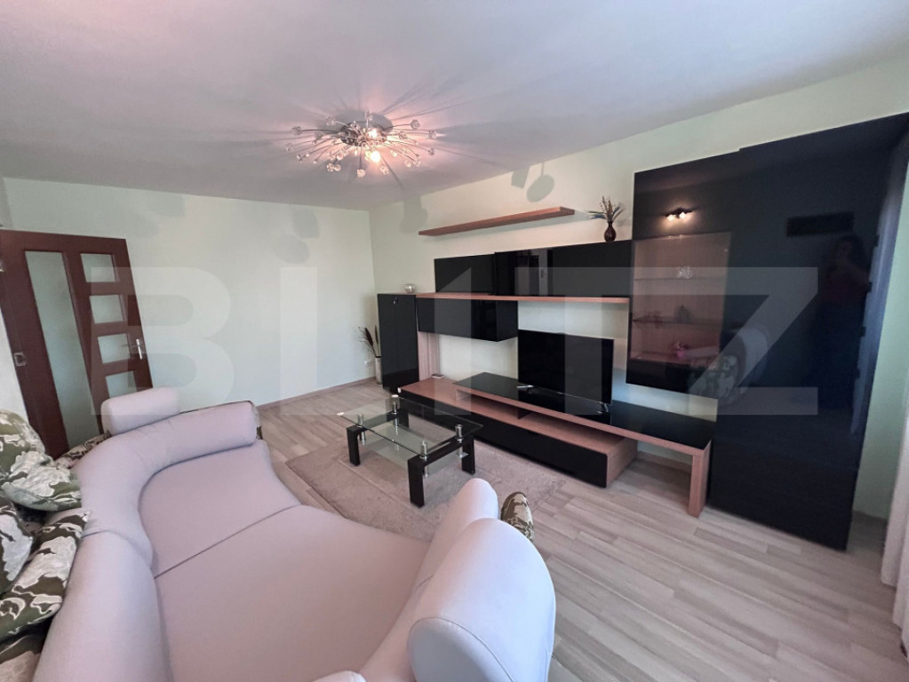 Apartament cu 3 camere, decomandat, 75 mp, Rovine, zona cofe