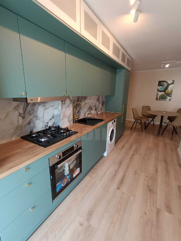 Apartament 3 camere de vanzare, zona Florilor!