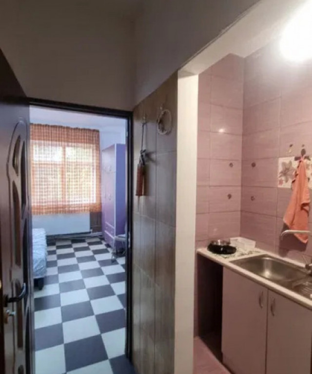 260 euro! Garsoniera langa piata nicolina, et 2