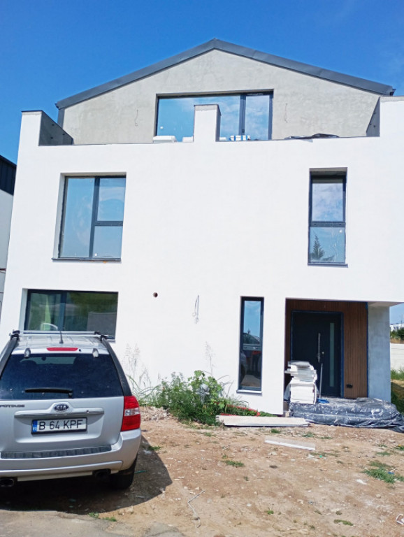 Vila Tunari str. Paris, 5 camere, curte 300 mp, 400 mp cons