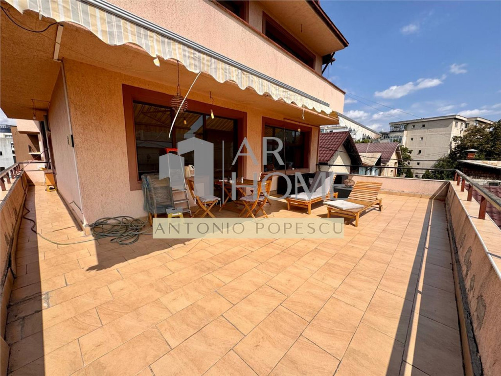 Apartament 4 camere, terasa 49,5 mp, an 2010, Ploiesti, Bd.