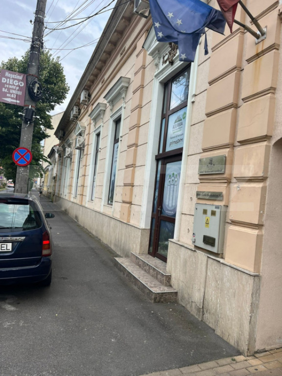 Spatiu de inchiriat, 400 mp, zona semicentrala