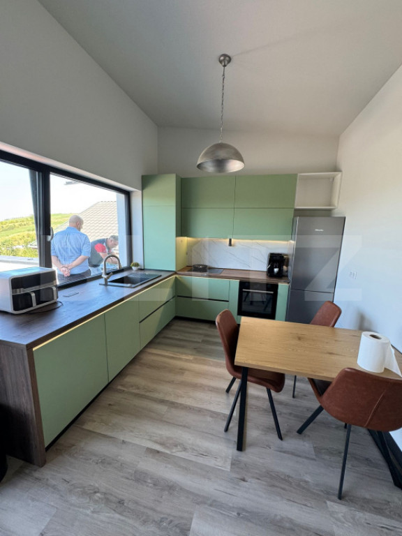 Apartament cu 3 camere, prima inchiriere, 80 mp, parcare, te