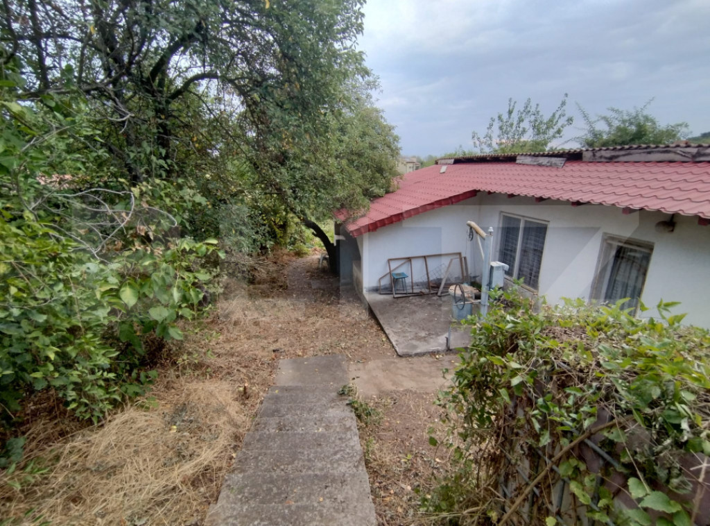 Casa Leamna de Jos, teren 1167mp, langa terenul de fotbal