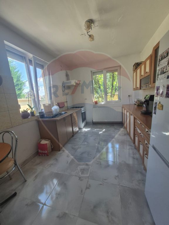 Casă cu 5 camere Parneava