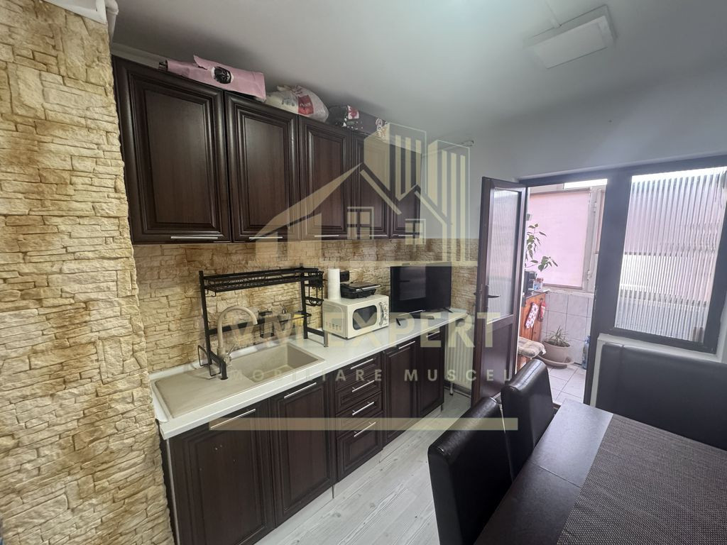 APARTAMENT 2 CAMERE ETAJ 4 CAMPULUNG GRUI