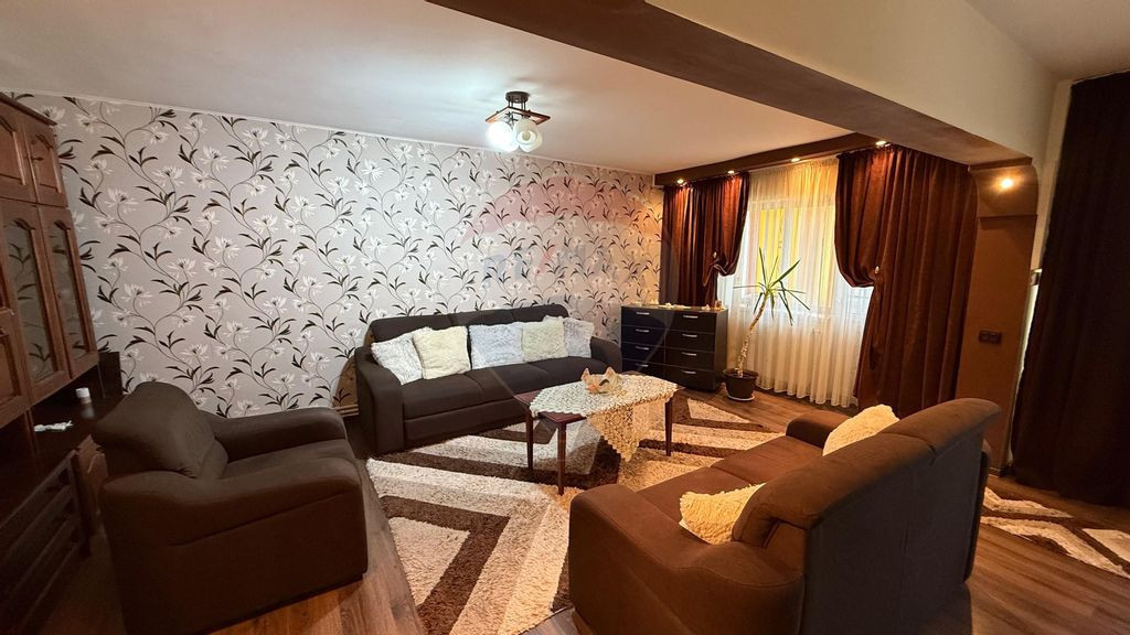 Apartament 3 camere + loc de parcare