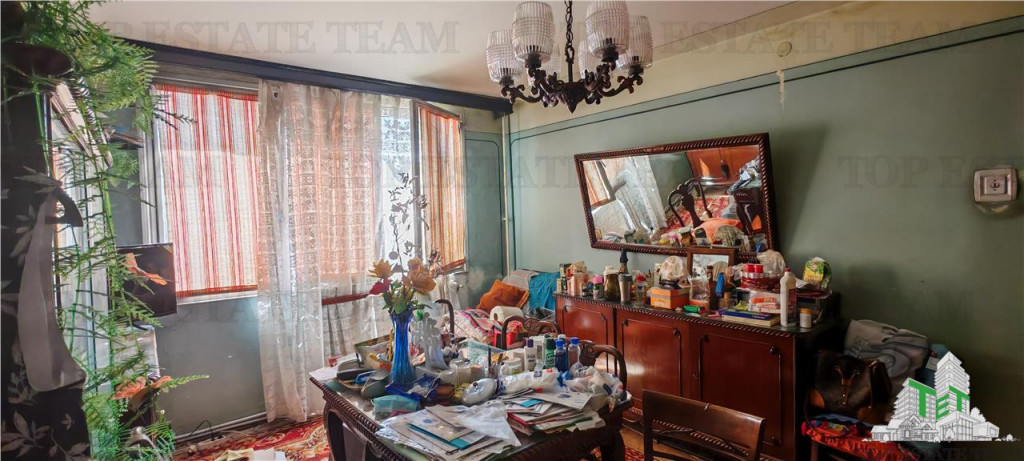 Apartament 4 camere, stradal, centrala proprie, langa Piata