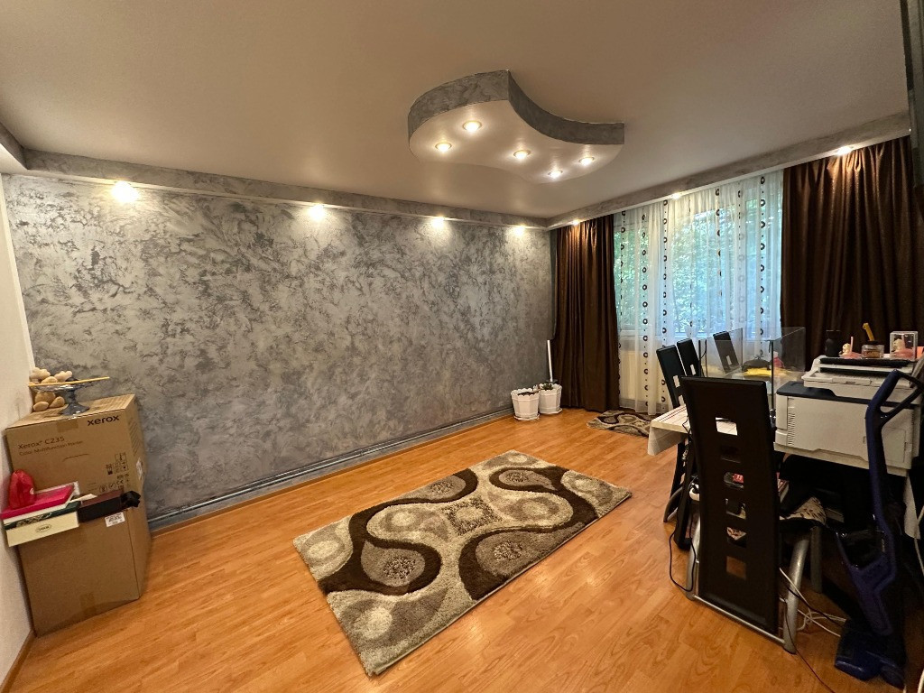 Apartament cu 4 camere , 2 bai { Brancoveanu }