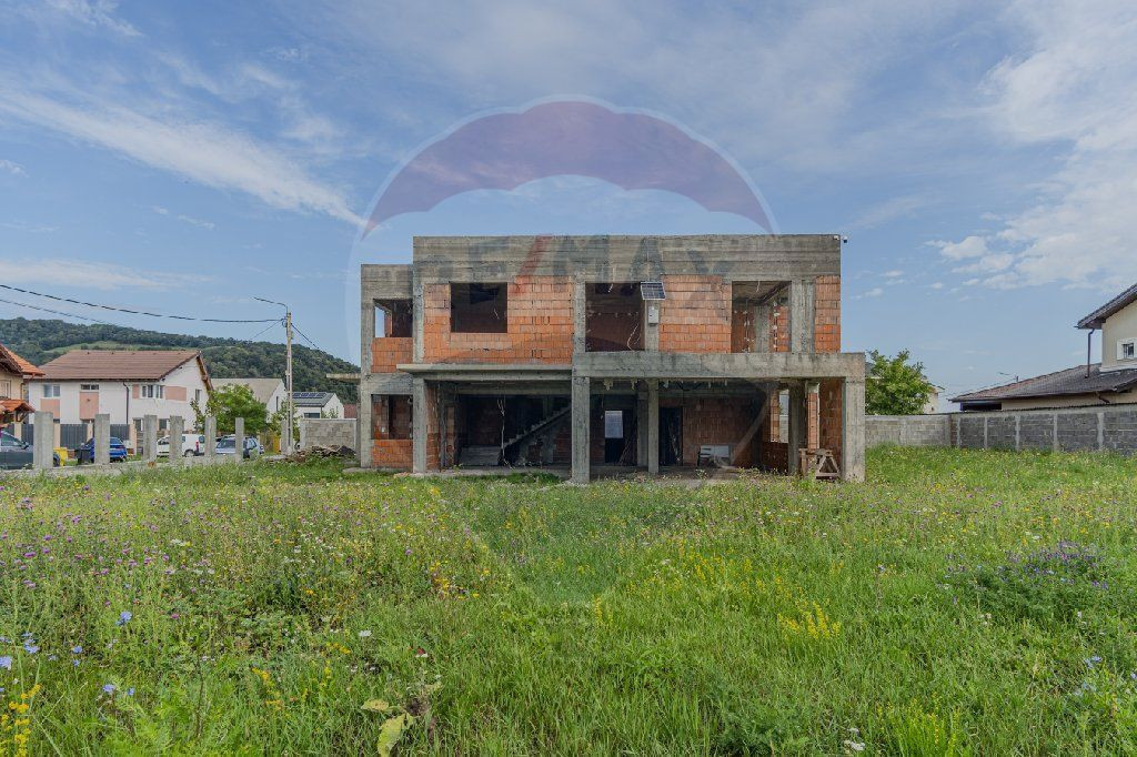 Vilă cu 6 camere Harman, la rosu/Comision 0 %