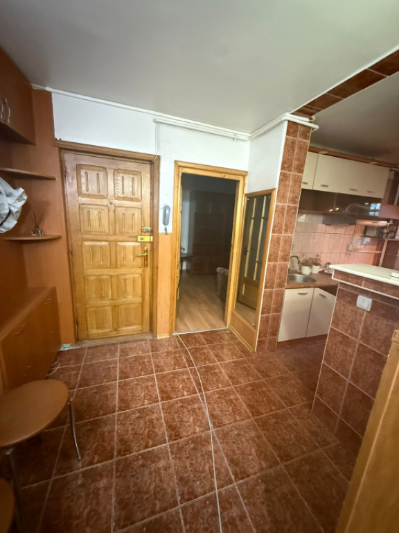 400 Euro! Ap 2 cam decomandate, et 1, Galata