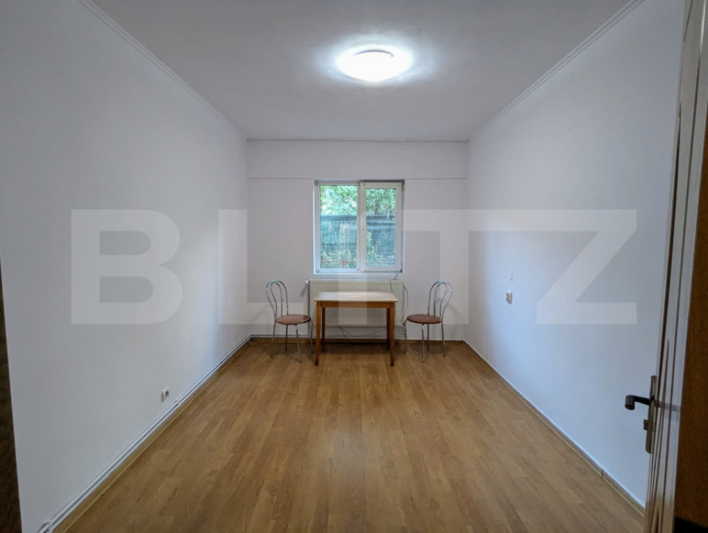 Garsonieră cu curte proprie, 130 mp și terasă 15 mp, loc