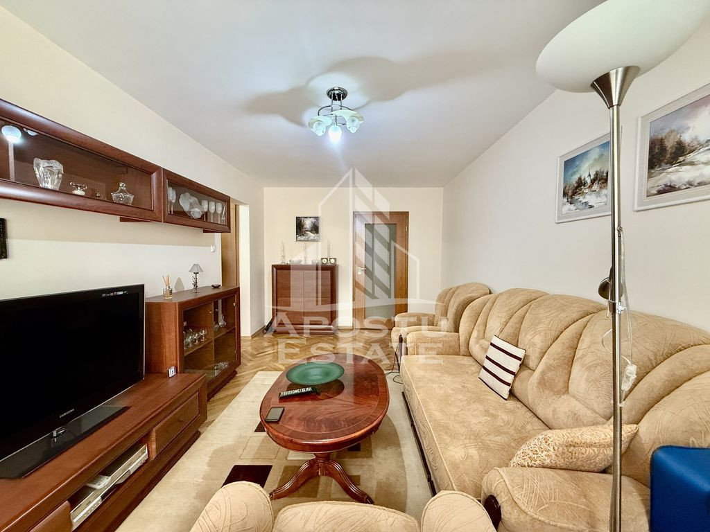 Apartament 3 camere, 2 bai, etaj 1, mobilat, zona Olimpia...