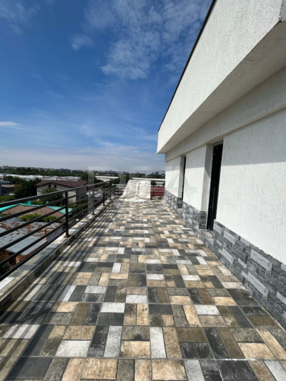 3 Camere , Semi-Decomandat , Zona Andronache