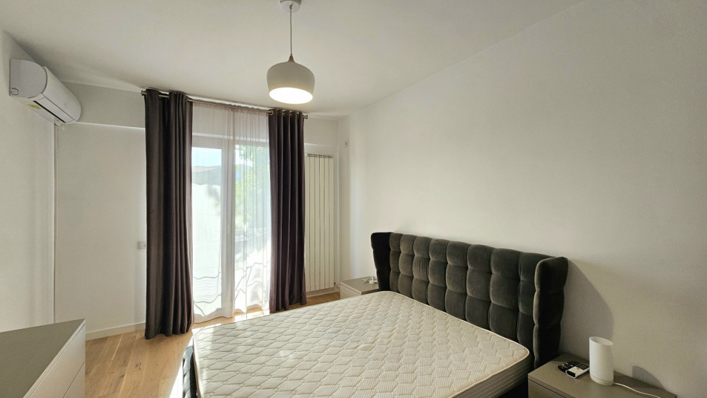 Apartament - terasa 200 mp-complet cu vedere libera si parc
