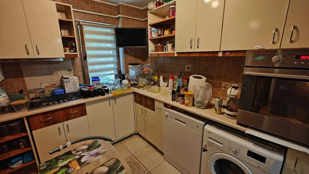 APARTAMENT 3 CAM, SEMIDECOMANDAT,ETAJUL 1, PODU ROS, PET FRI
