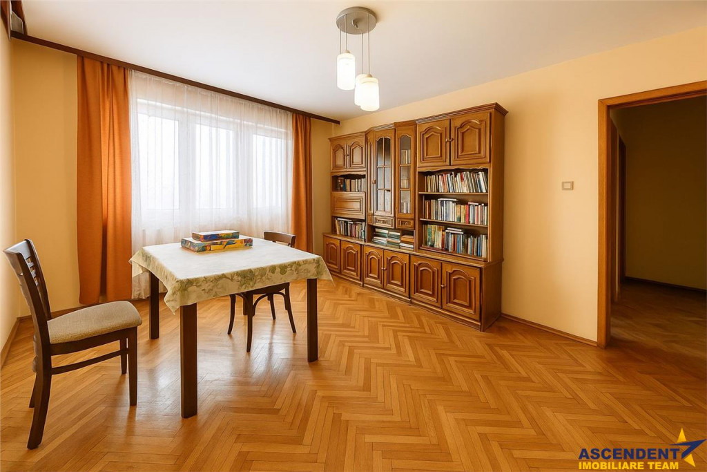 Decomandat, 4 camere, oportunitate, personalizare, Tractorul