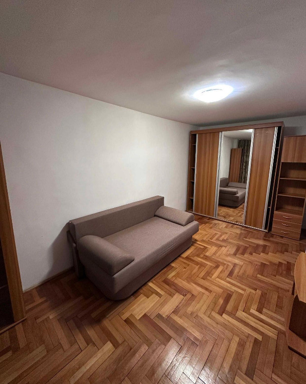 Garsoniera decomandat - zona Racadau