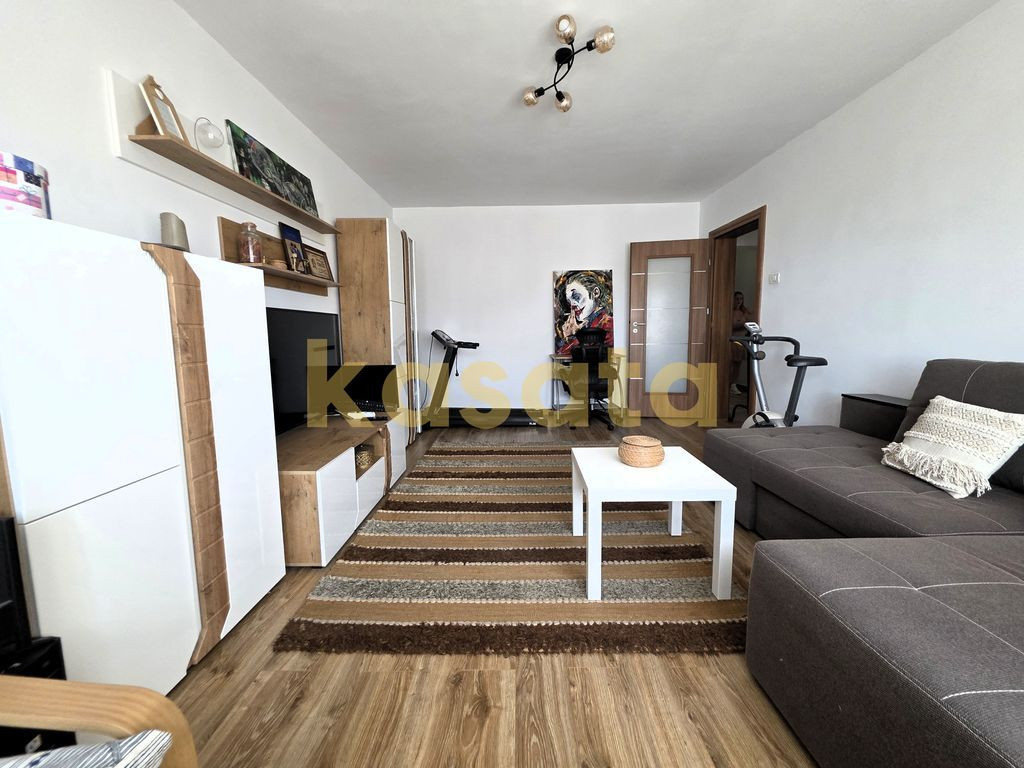 Apartament 3 camere, 81 mp, renovat 2019 – spațios, lu...