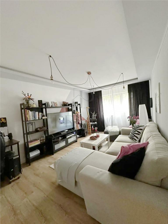 ARADULUI - 3 camere - centrala proprie - bloc cu acoperis -