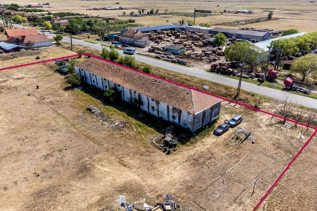 Proprietate ideală pentru atelier sau mică afacere în ...