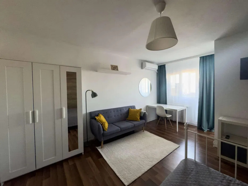 Garsoniera spatioasa / Costin Georgian / 8 min Metrou