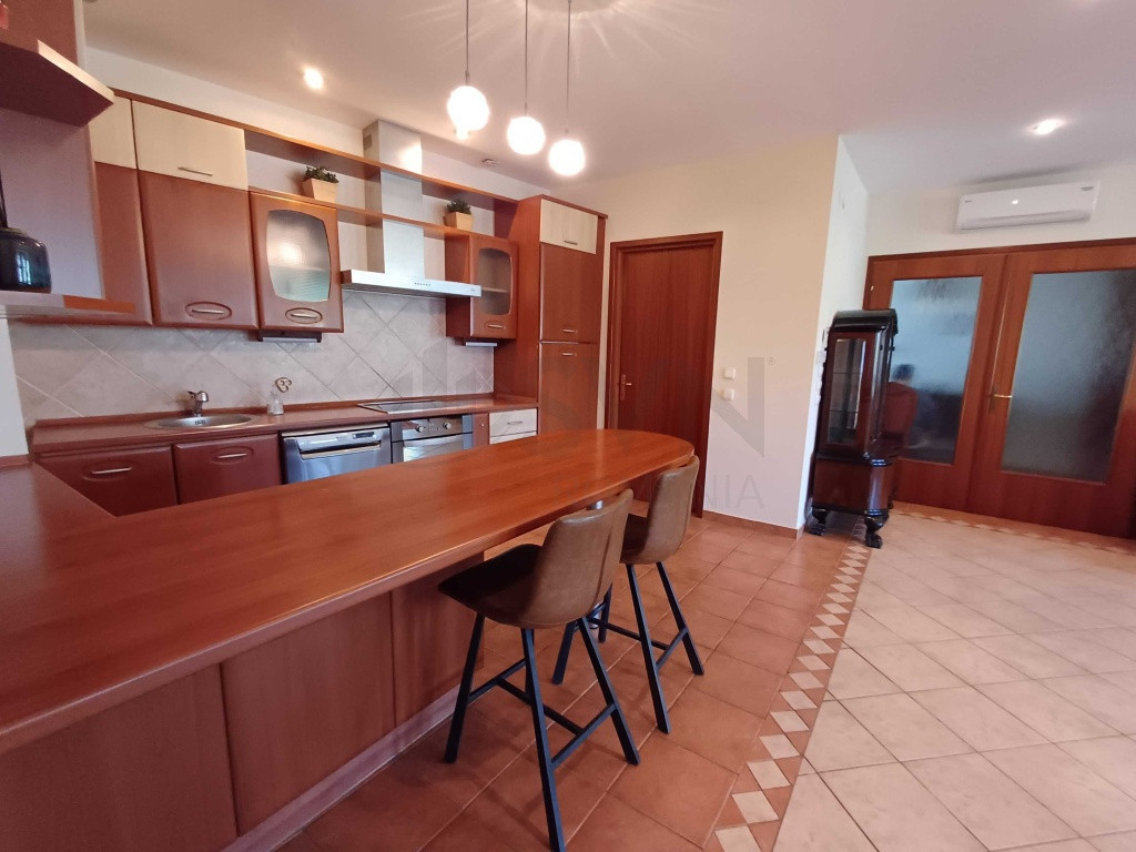 Apartament 4 camere de Batisei