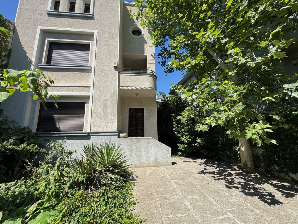 Vila superba 6 camere adiacent Calea Calarasilor