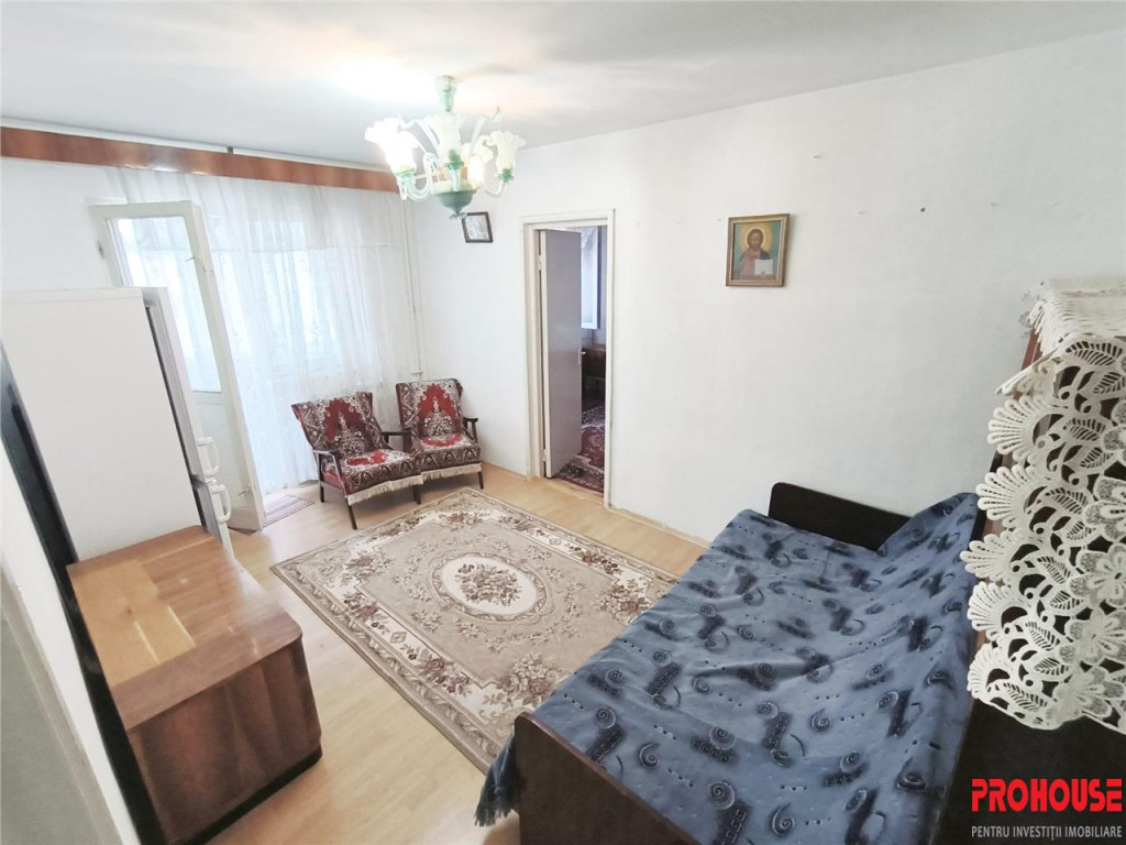 Apartament 3 camere semidecomandat - etajul 2