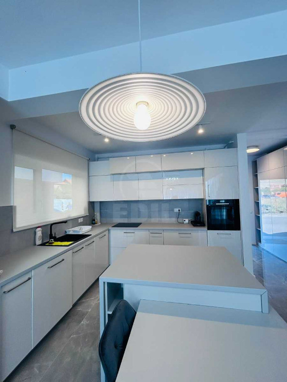 Casa de inchiriat,noua,zona Dumitru Mocanu