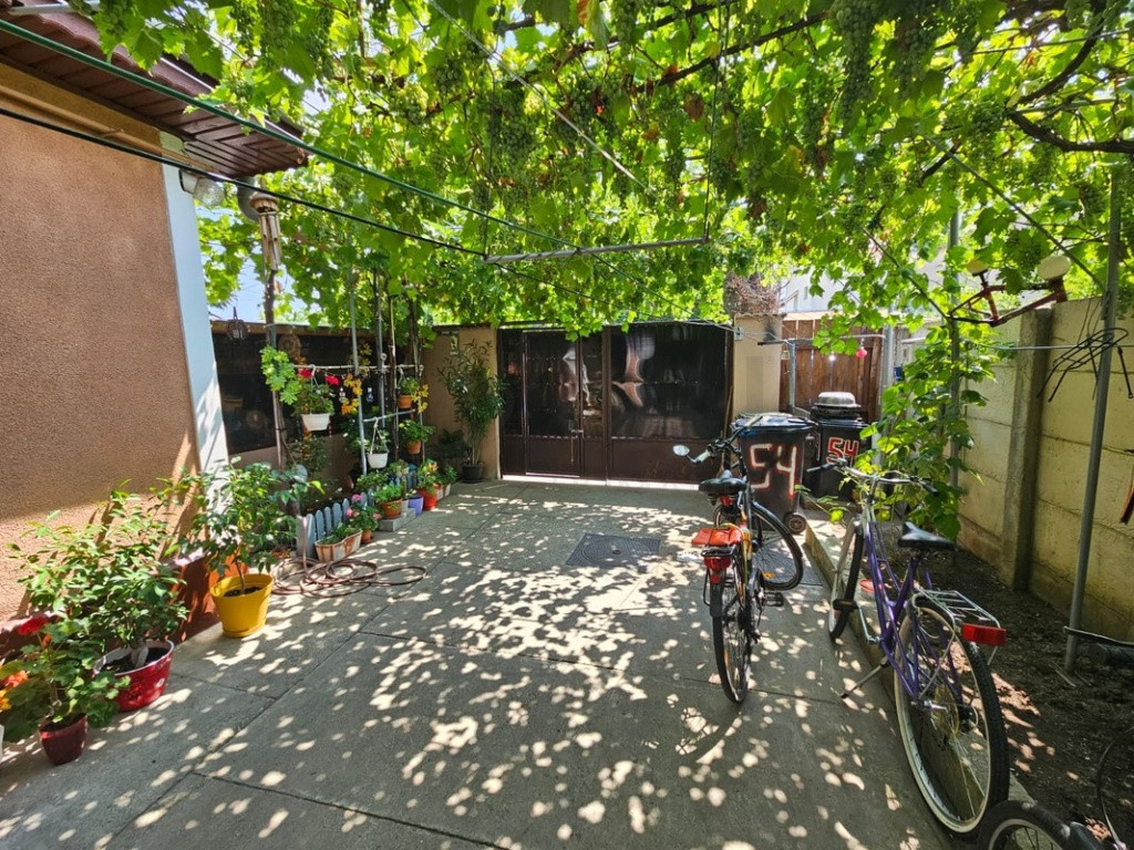 Casa de I zona Mihai Bravu I teren 345 mp