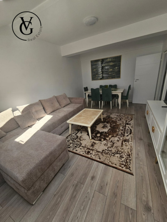 Apartament trei camere decomandat - Domenii